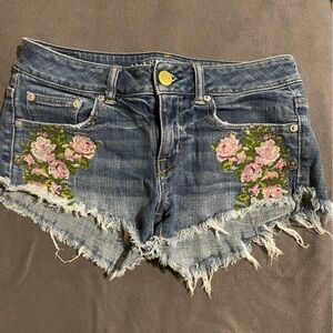 American Eagle Outfitters floral embroidered shorts size 0